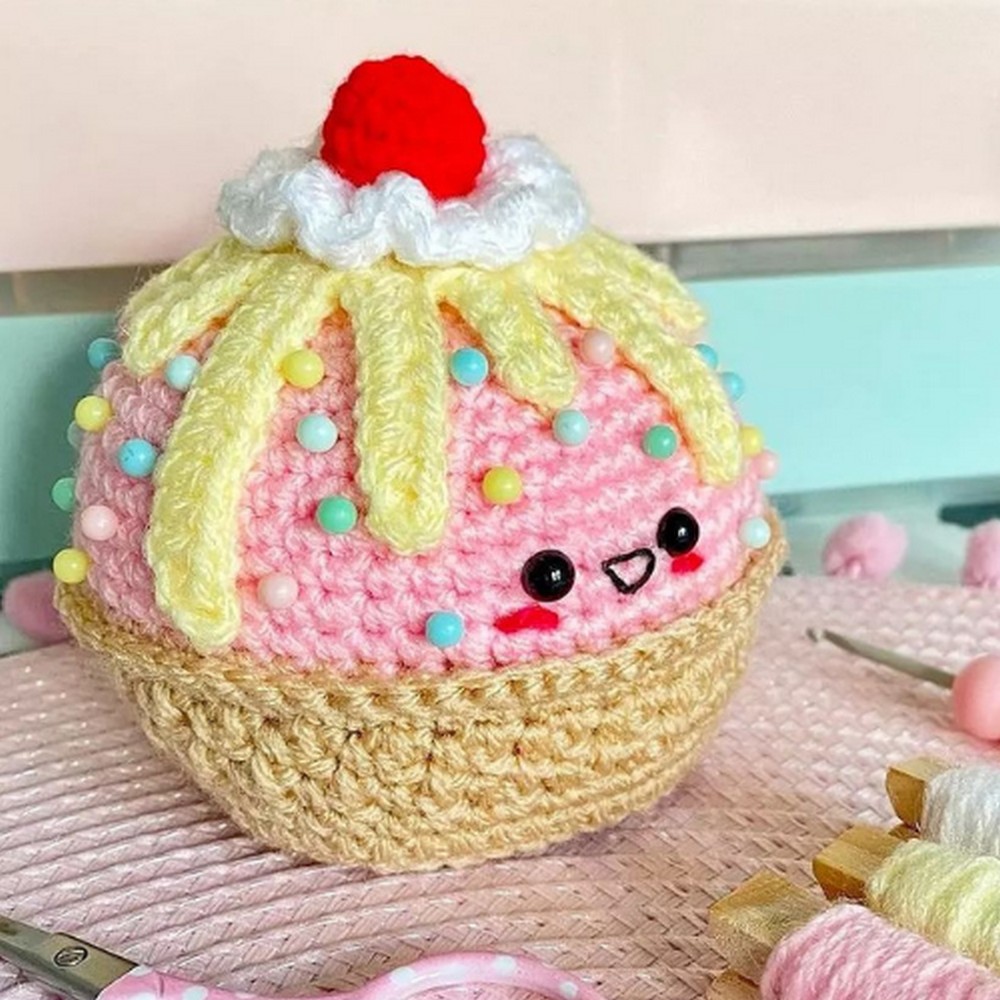 crochet cupcake